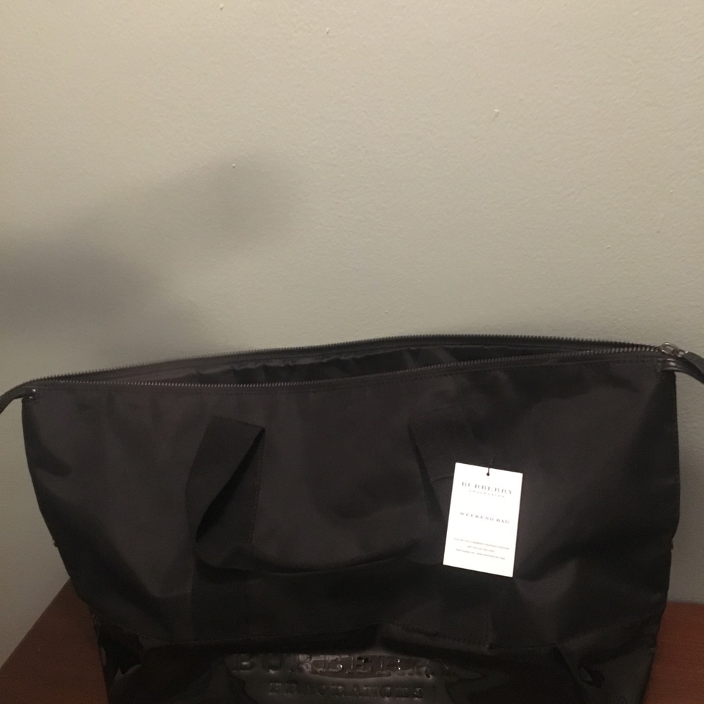 Buberry weekend travel fragrance bag